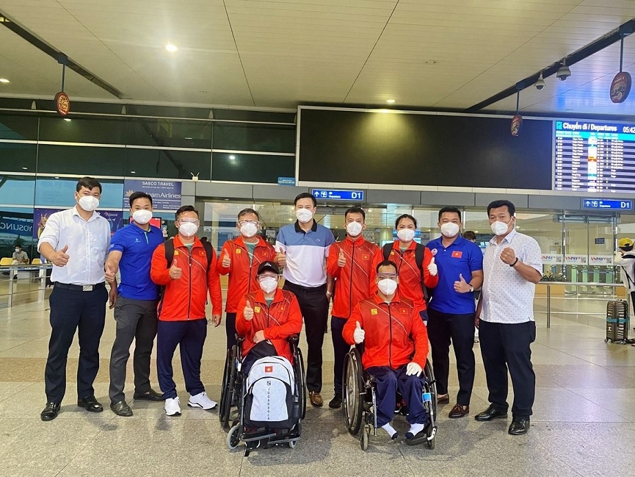 Trong buổi sáng 19/8, 6 VĐV điền kinh và cử tạ bay tới Nhật Bản. (Nguồn: Tổng cục TDTT)