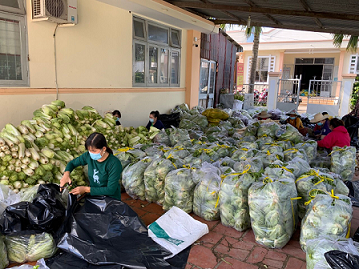Tổ đình Phước Lâm: ‘Phiên chợ nghĩa tình’ với những món hàng 0 đồng giúp đỡ người dân vùng dịch