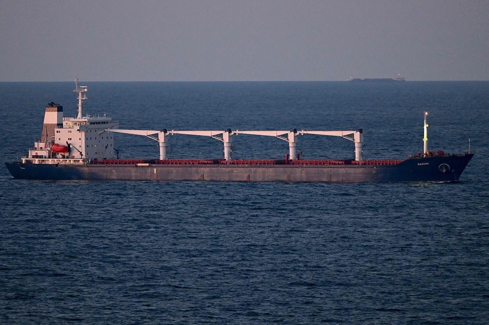 Tàu hàng xuất khẩu ngũ cốc đầu tiên của Ukraine hoãn cập cảng Lebanon