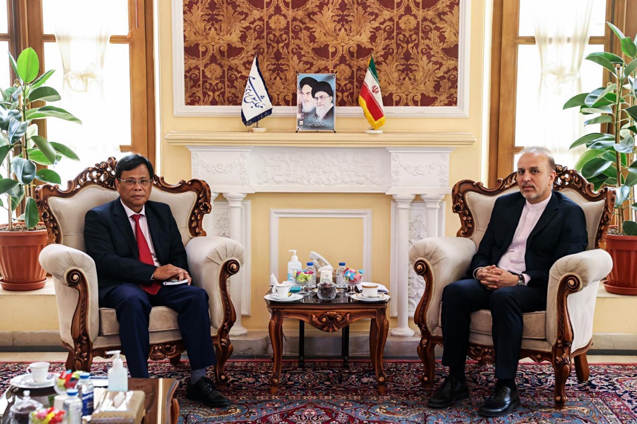 Ngày 26/7, tại trụ sở Quốc hội Iran, Đại sứ Lương Quốc Huy đã có buổi làm việc với Tổng vụ trưởng Vụ Đối ngoại của Quốc hội Iran Kazem Shafei. Ngày 26/7, tại trụ sở Quốc hội Iran, Đại sứ Lương Quốc Huy đã có buổi làm việc với Tổng vụ trưởng Vụ Đối ngoại của Quốc hội Iran Kazem Shafei.