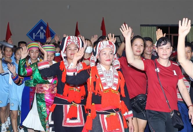 Các đoàn diễu hành trong lễ khai mạc. (Nguồn: TTXVN)