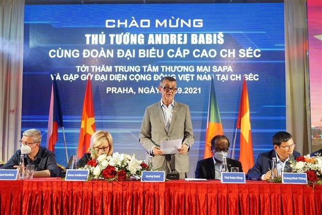 Thủ tướng CH Czech Andrej Babiš phát biểu tại tại gặp gỡ đại diện cộng đồng người Việt Nam đang làm ăn sinh sống tại CH Czech. (Nguồn: TTXVN)
