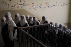 Taliban: Phụ nữ được phép vào giảng đường đại học, kèm theo điều kiện...