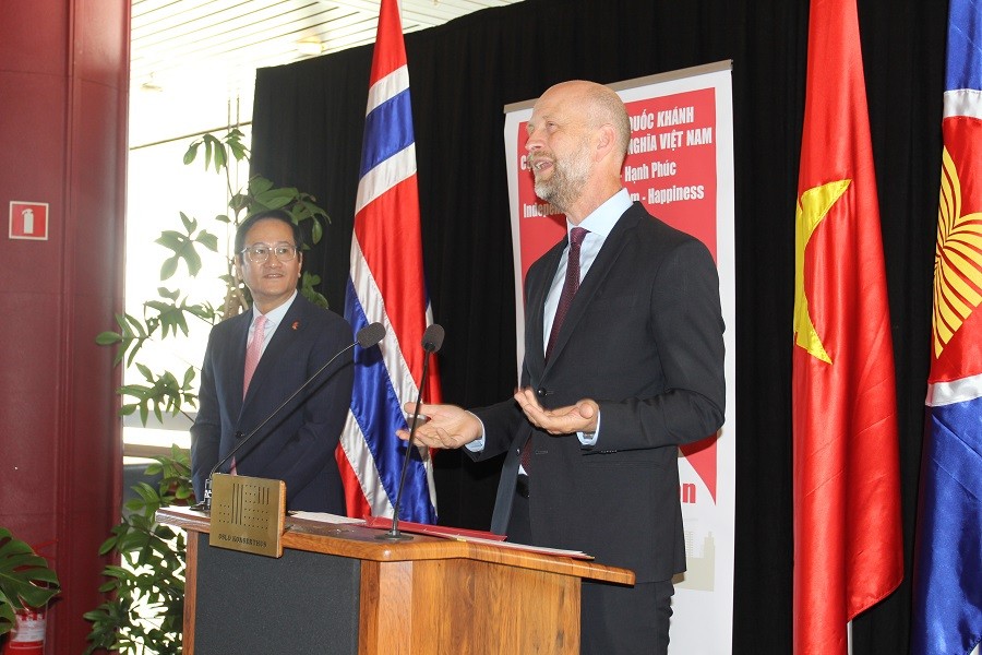 Đại diện Bộ Ngoại giao Na Uy phát biểu tại buổi lễ.