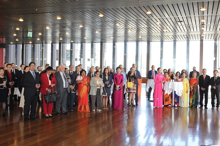 Đông đảo khách mời tham dự sự kiện.