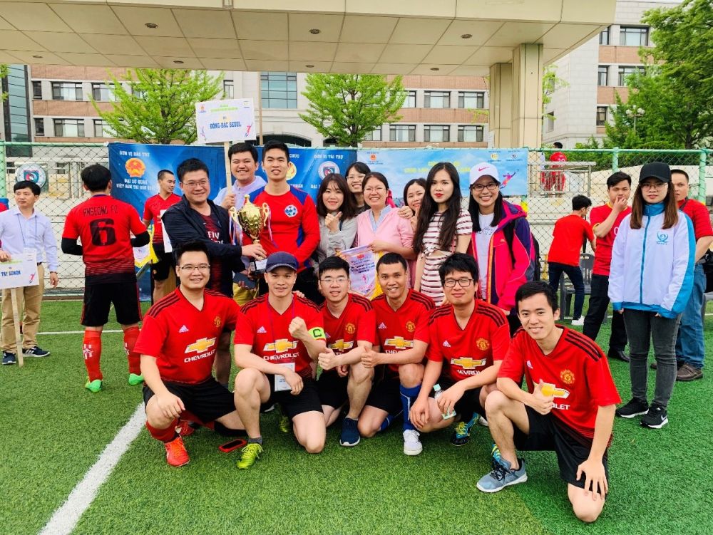 Xây dựng và nâng cao bản lĩnh chính trị cho du học sinh