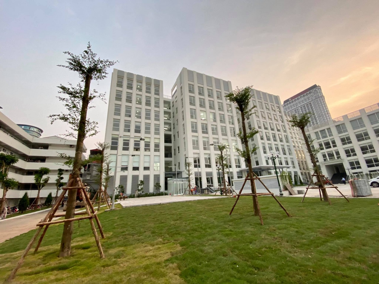 Tòa nhà M Học viện Ngoại giao có 1 tầng hầm và 7 tầng nổi, gồm 3 phân khu chính là khu làm việc, khu học tập, và khu hội thảo. (Nguồn: Facebook Nguyễn Đồng Anh)