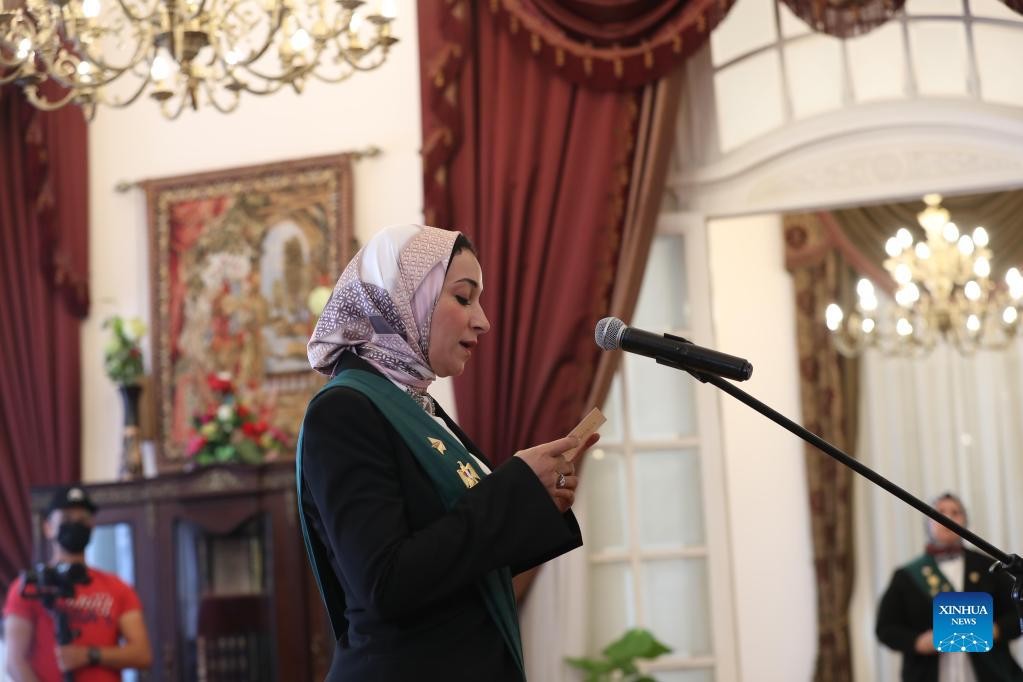 Ngày 19/10, gần 100 thành viên nữ trong Hội đồng Nhà nước Ai Cập đã tuyên thệ nhậm chức, trở thành những nữ thẩm phán đầu tiên tại một trong những cơ quan tư pháp chính của quốc gia Bắc Phi này.  (Nguồn: Tân Hoa xã)