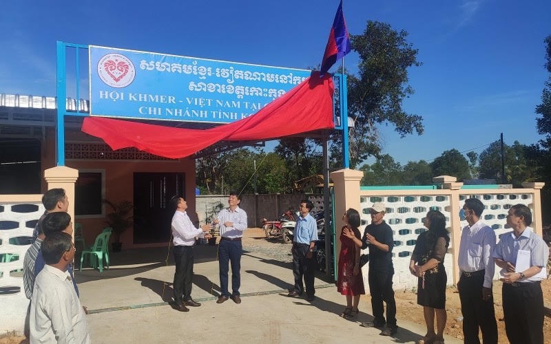 Tổng Lãnh sự Việt Nam tại tỉnh Preah Sihanouk, Campuchia Vũ Ngọc Lý dự lễ khánh thành trụ sở Hội Khmer-Việt Nam tỉnh Koh Kong, ngày 18/12/2020.