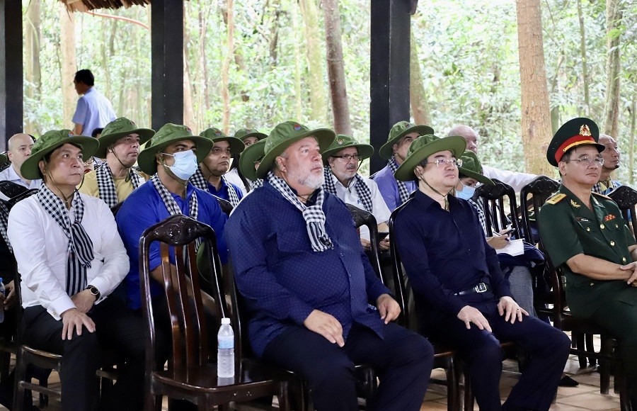 Thủ tướng Cuba đội mũ tai bèo thăm địa đạo Củ Chi