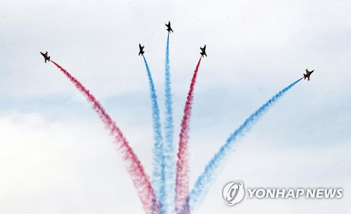 10.000 người tham dự Lễ chào mừng Hội nghị cấp cao đặc biệt Hàn Quốc-ASEAN