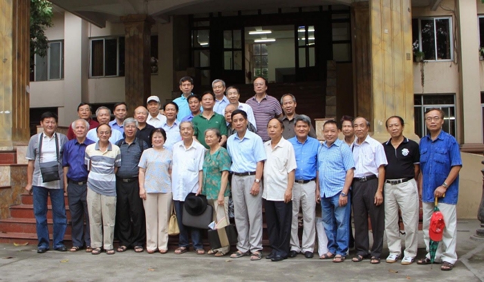 tu hao phien dich 2 dai hoc ngoai giao