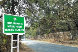 Sri Lanka: Rải thảm đường cao tốc bằng... rác thải nhựa tái chế