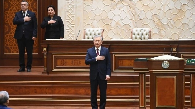 Tổng thống vừa tái đắc cử tại Uzbekistan, ông Shavkat Mirziyoyev đã tuyên thệ nhậm chức ngày 6/11 trước lưỡng viện của Quốc hội. (Nguồn: AKI Press)