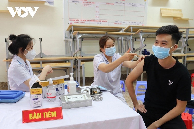 Khoảng 96% dân số trên 18 tuổi tại Quảng Ninh đã được tiêm vaccine phòng Covid-19. (Nguồn: VOV)