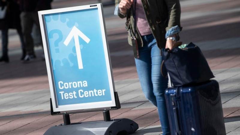 bien the omicron ha canh o dan mach va czech israel du kien cam nguoi nuoc ngoai nhap canh