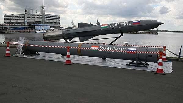 Philippines ‘vượt rào’ khi quyết định mua BrahMos của Ấn Độ