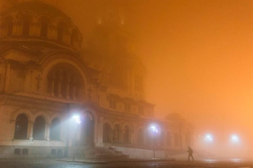 Nhà thờ Alexander Nevski chìm trong sương mù ở thủ đô Sofia, Bulgarina. (Nguồn: AFP)