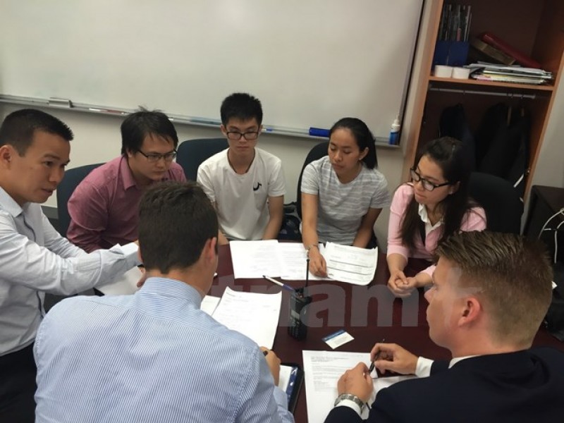 Đại sứ Việt Nam tại Australia gửi thư trấn an du học sinh dai su viet nam tai australia gui thu tran an du hoc sinh