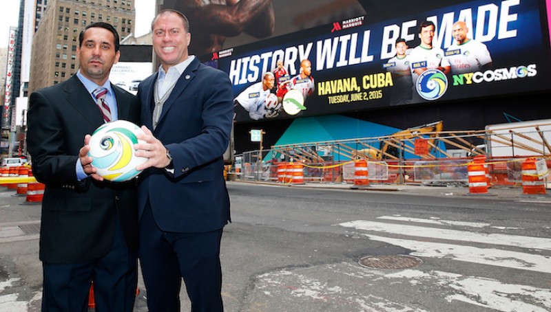 qua cau nho xoay chuyen qua cau lon