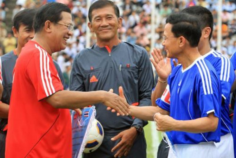 qua cau nho xoay chuyen qua cau lon