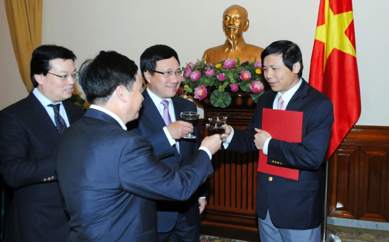 Làm cho “gốc” của “cây ngoại giao” luôn vững chắc lam cho goc cua cay ngoai giao luon vung chac