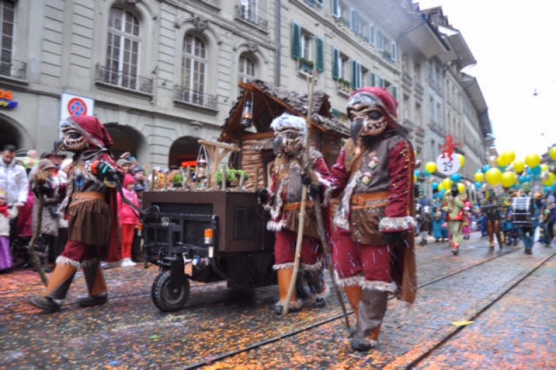 sac mau tai le hoi carnaval thuy sy