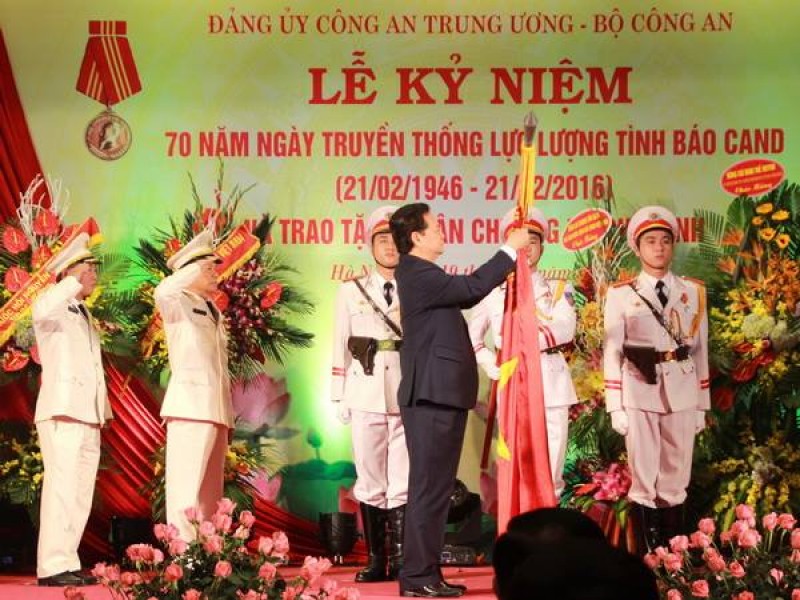 Thủ tướng dự Lễ kỷ niệm 70 năm ngày truyền thống lực lượng Tình báo Công an nhân dân thu tuong du le ky niem 70 nam ngay truyen thong luc luong tinh bao cong an nhan dan