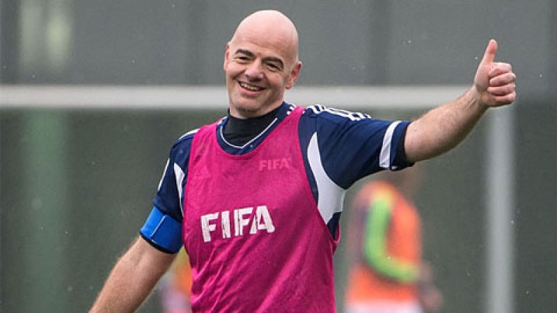 tan chu tich fifa xo giay da phui