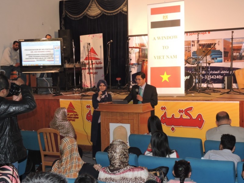 ra mat phong doc sach cua so nhin vao viet nam tai ai cap