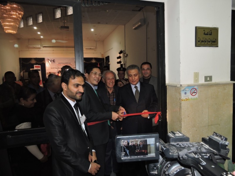 ra mat phong doc sach cua so nhin vao viet nam tai ai cap