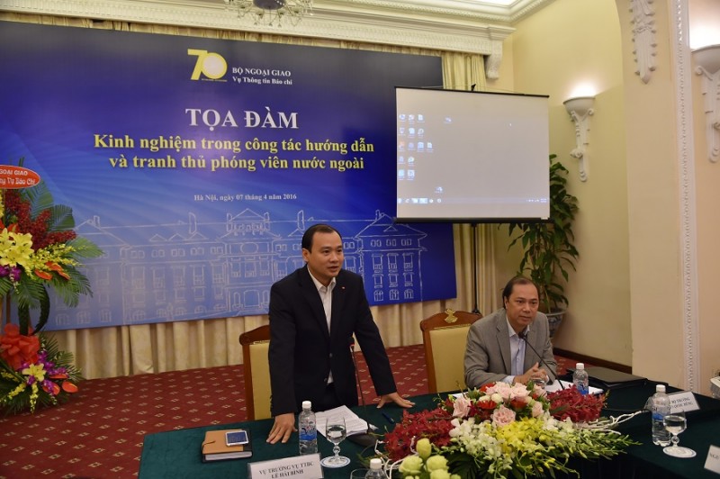 70 nam song hanh cung phong vien nuoc ngoai tai viet nam