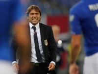 Conte khiến các cầu thủ Chelsea “gặm cỏ”?
