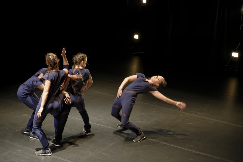 dua chat duong pho vao khan phong