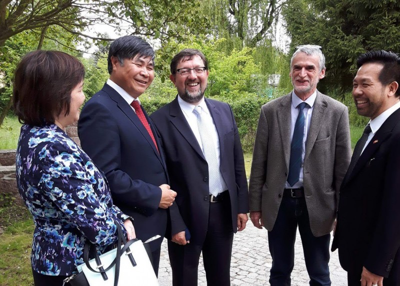 dai su viet nam tai duc tham khu luu niem bac ho