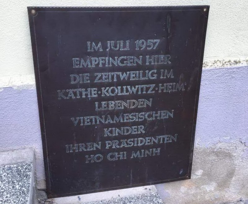 dai su viet nam tai duc tham khu luu niem bac ho