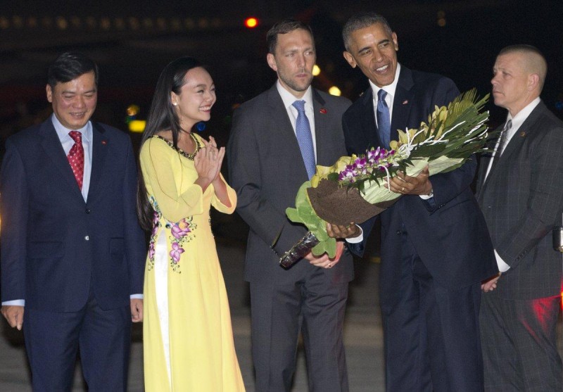 Tổng thống Hoa Kỳ Barack Obama bắt đầu thăm chính thức Việt Nam tong thong hoa ky barack obama bat dau tham chinh thuc viet nam