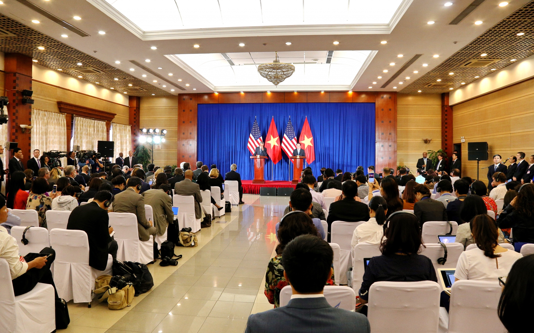 Chính thức: Hoa Kỳ dỡ bỏ lệnh cấm vận vũ khí với Việt Nam chinh thuc my do bo lenh cam van vu khi voi viet nam