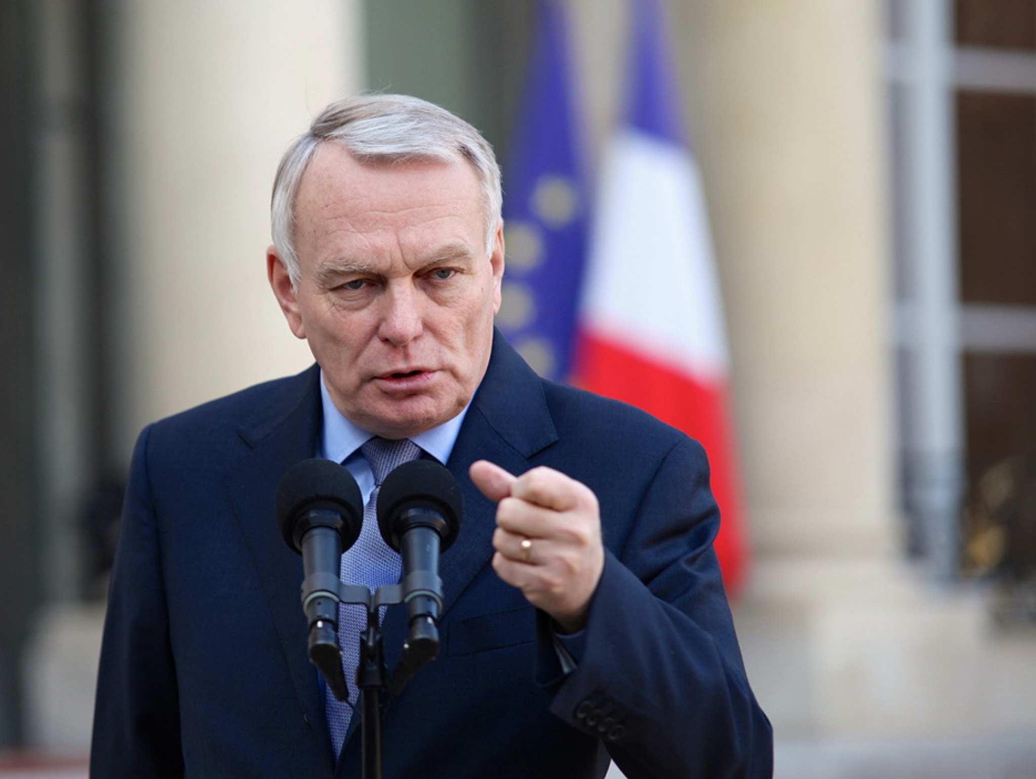 phap co the cuu van hoa binh trung dong