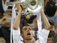 thap eiffel khoac ao moi moi dem