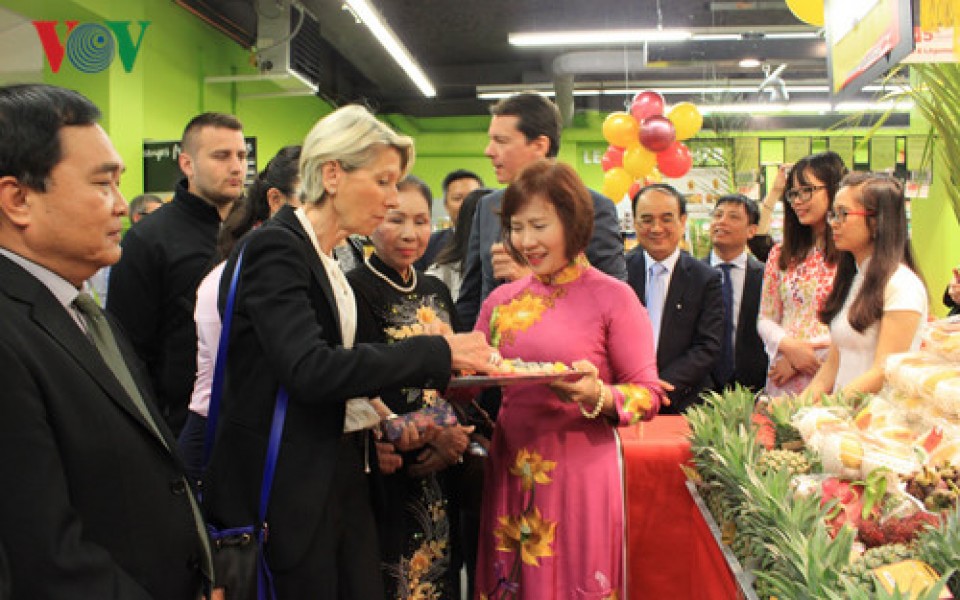 tuan le hang viet nam tai sieu thi casino o lyon phap