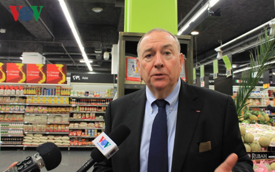 tuan le hang viet nam tai sieu thi casino o lyon phap