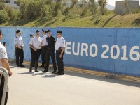 euro iceland cam chan bo trong ngay ra quan