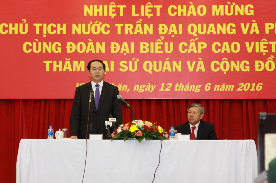 chuye n tham tieu bie u cho quan he da c bie t vie t la o