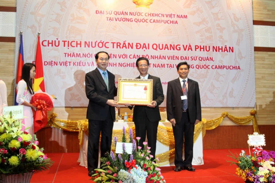 nhanh chong giai quyet kho khan cua ba con kieu bao o campuchia