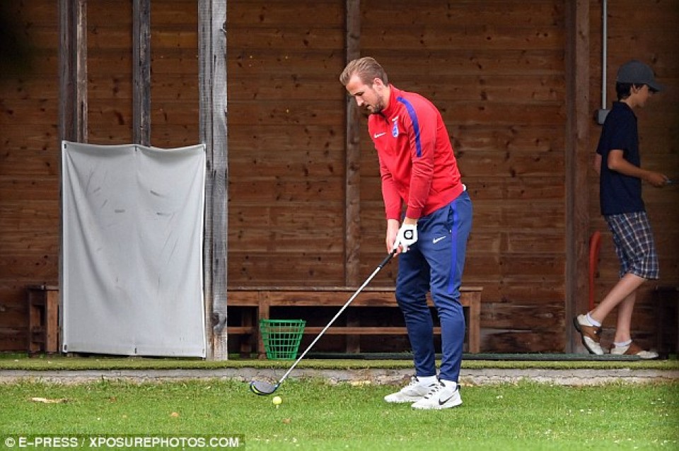 kane va vardy ru nhau thu gian sau vong bang euro