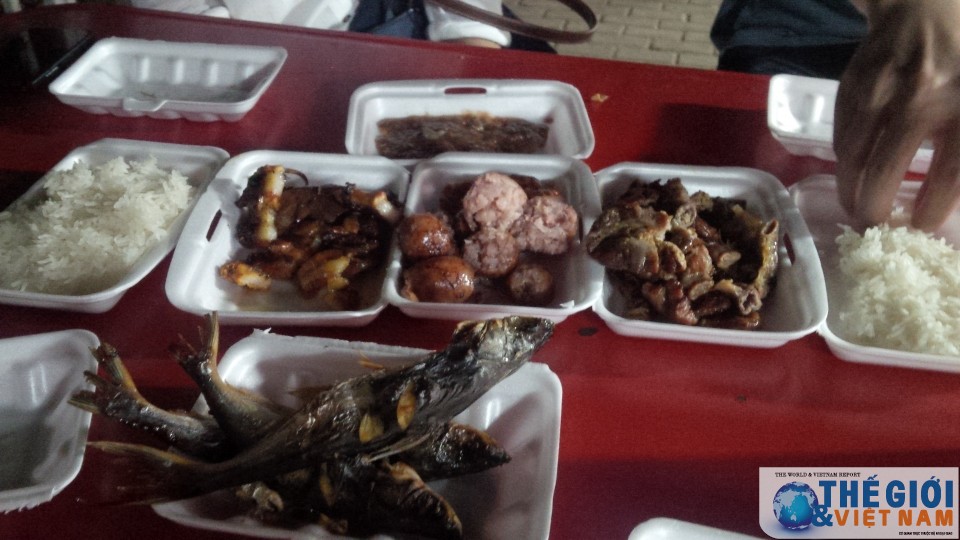 “Ngã ngửa” ở Vientiane nga ngua o vientiane