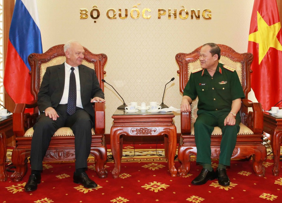 lanh dao bo quoc phong tiep dai su lien bang nga tai viet nam
