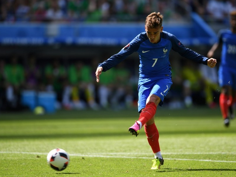 Cứu tinh Griezmann đưa Pháp vào vòng trong