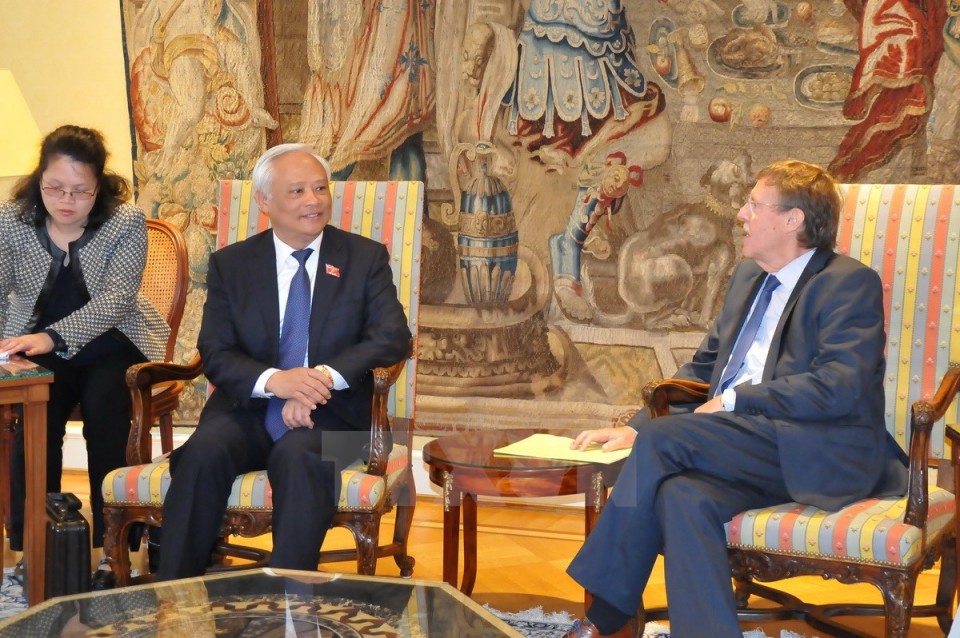 bi va chau au muon tang cuong quan he lap phap voi viet nam